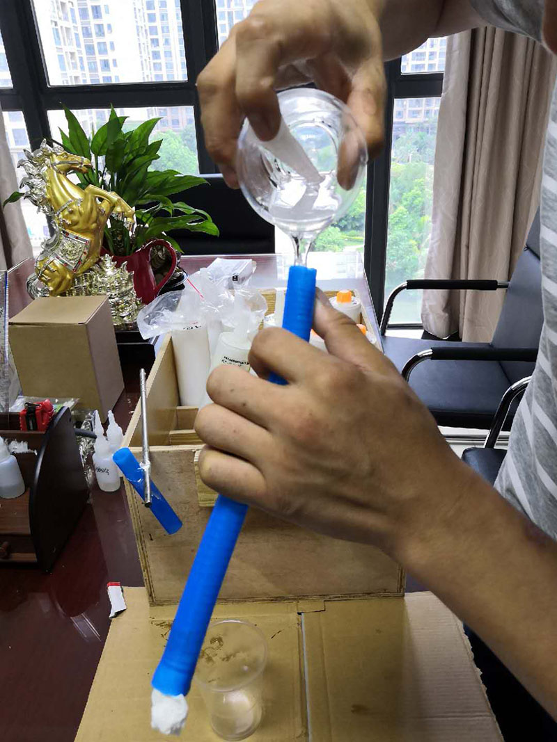 粘硅膠管膠水