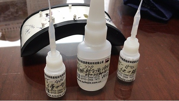 硬塑料用什么膠水粘，粘接牢固不發(fā)白