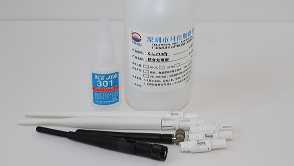 塑料粘鐵用什么膠水粘可以快速固化？