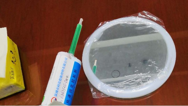 不同的膠水，使用打膠機(jī)也要用不同的針頭