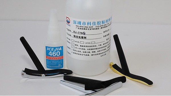 粘硅膠的膠水哪種好，看粘接材質(zhì)跟要求來(lái)選擇膠水